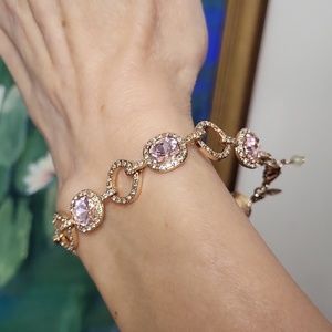 NWOT Rosegold and Crystal Bracelet 💗 AVON